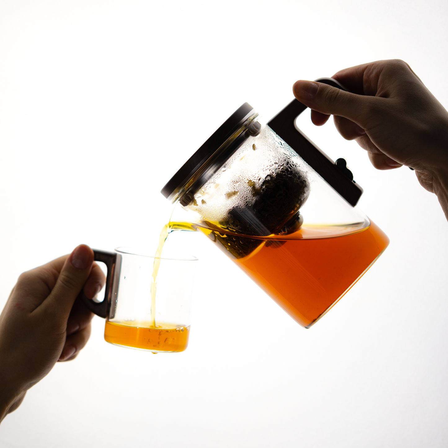 Skleněná konvička s magnetickým filtrem TeaFlow